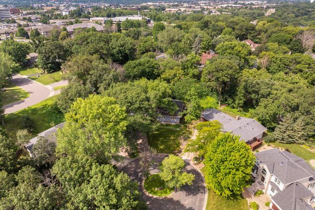 417 Brandywine Dr., Burnsville, MN 55337