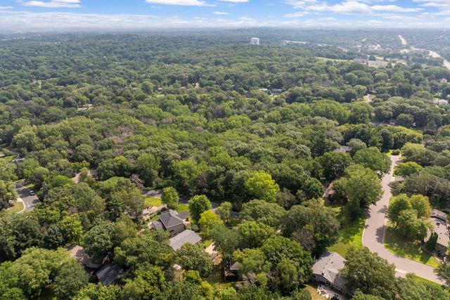 417 Brandywine Dr., Burnsville, MN 55337