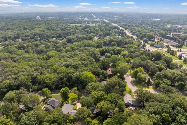 417 Brandywine Dr., Burnsville, MN 55337