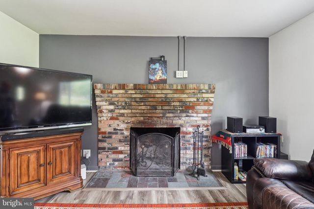 12 TURNER DR, Stafford, VA 22556