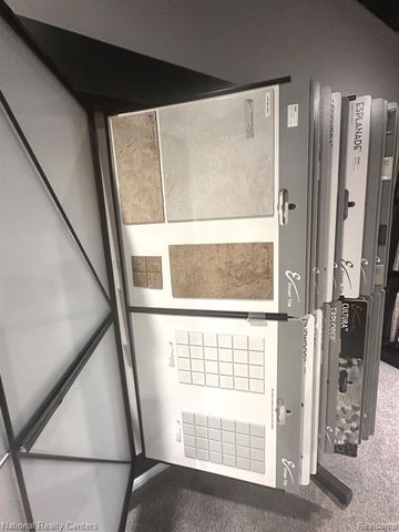 303 Devonshire Drive 7, Lapeer, MI 48446