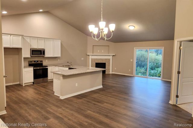 303 Devonshire Drive 7, Lapeer, MI 48446