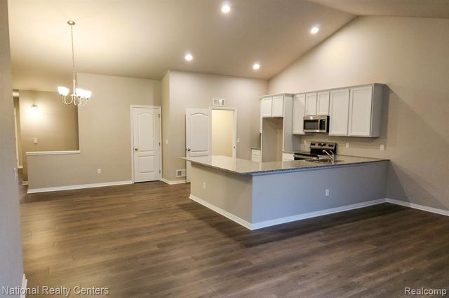 303 Devonshire Drive 7, Lapeer, MI 48446