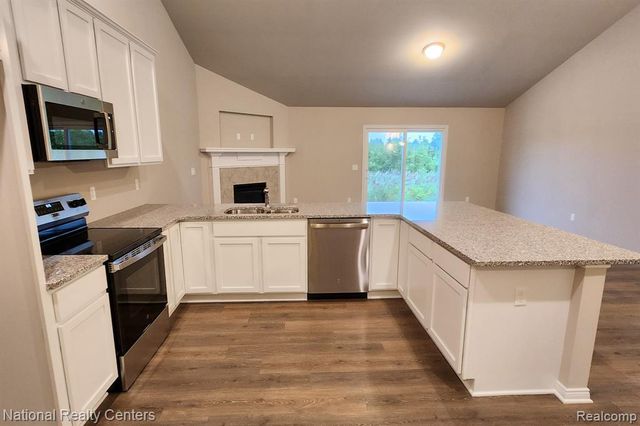 303 Devonshire Drive 7, Lapeer, MI 48446