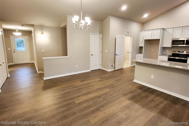 303 Devonshire Drive 7, Lapeer, MI 48446