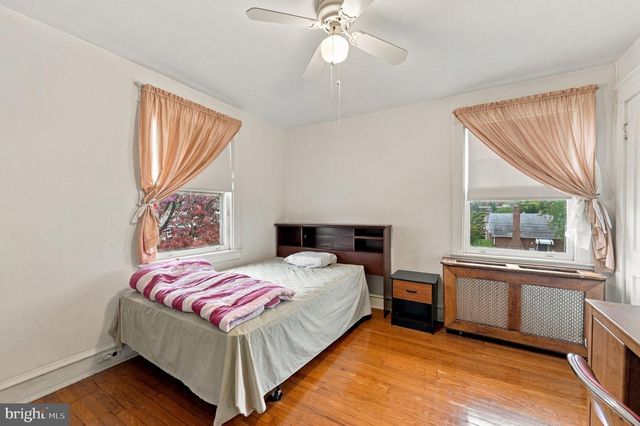 604 S OAK LN S, Secane, PA 19018