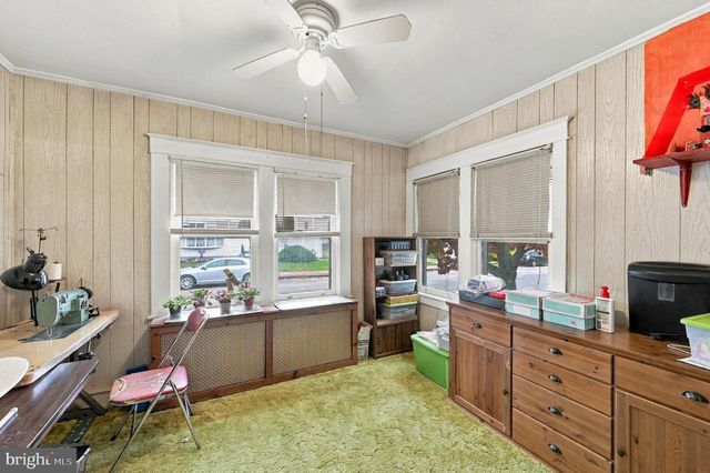 604 S OAK LN S, Secane, PA 19018