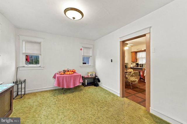 604 S OAK LN S, Secane, PA 19018