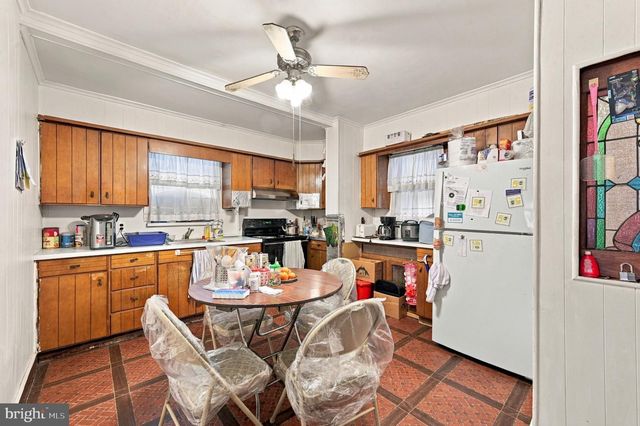 604 S OAK LN S, Secane, PA 19018