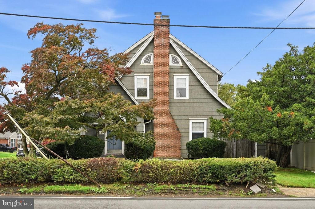 604 S OAK LN S, Secane, PA 19018