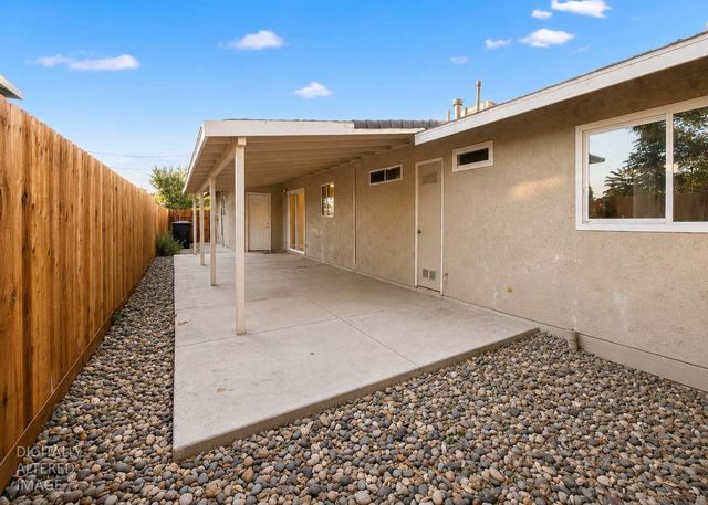 336 1st St, Livingston, CA 95334