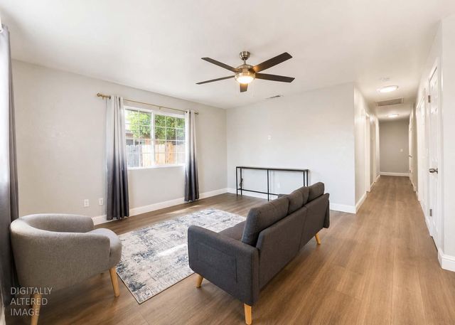 336 1st St, Livingston, CA 95334
