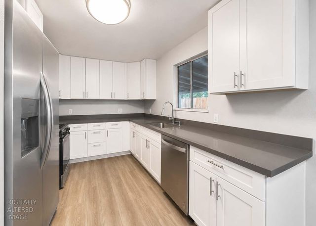 336 1st St, Livingston, CA 95334
