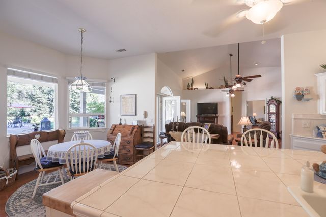 6639 Riata Drive, Redding, CA 96002