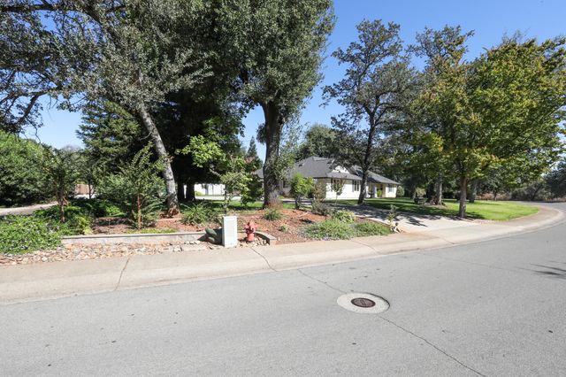 6639 Riata Drive, Redding, CA 96002