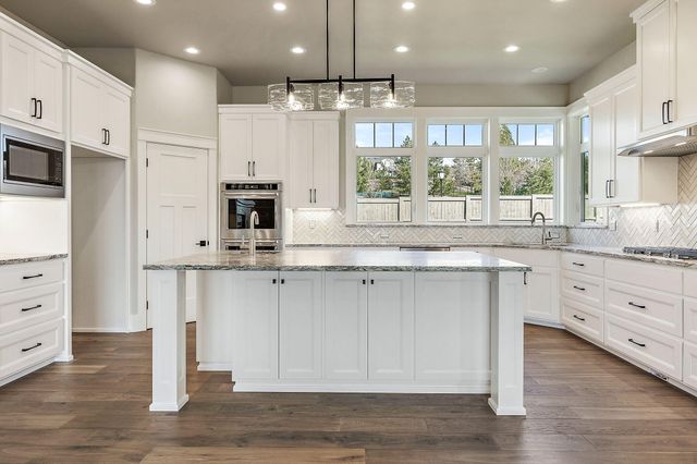 4137 Shamrock Drive, Medford, OR 97504