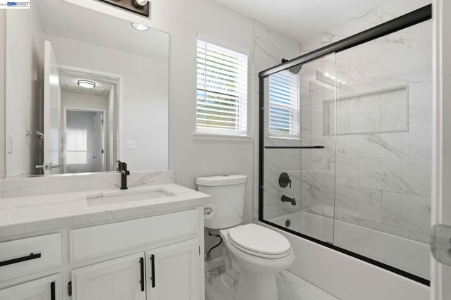 419 Pioneer Ave, Manteca, CA 95336