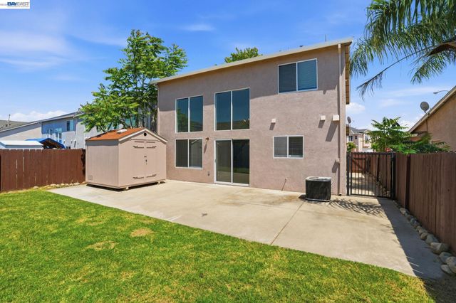 419 Pioneer Ave, Manteca, CA 95336
