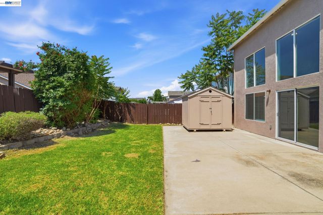 419 Pioneer Ave, Manteca, CA 95336