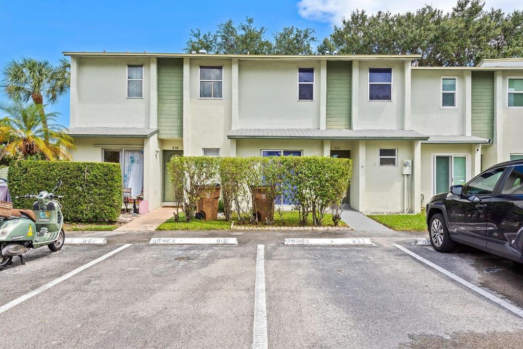 822 Crystal Lake Drive 822, Deerfield Beach, FL 33064