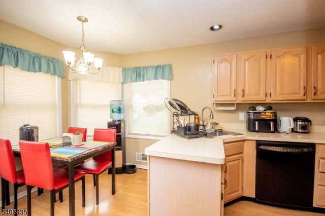 18 Mountain View Ct, Hardyston Twp., NJ 07419