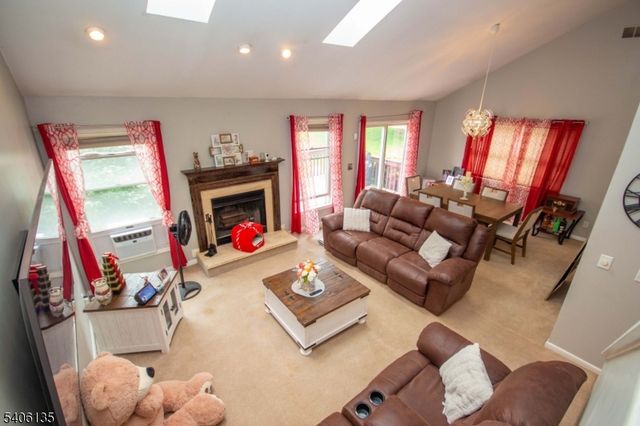 18 Mountain View Ct, Hardyston Twp., NJ 07419