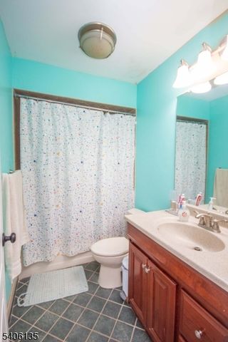 18 Mountain View Ct, Hardyston Twp., NJ 07419