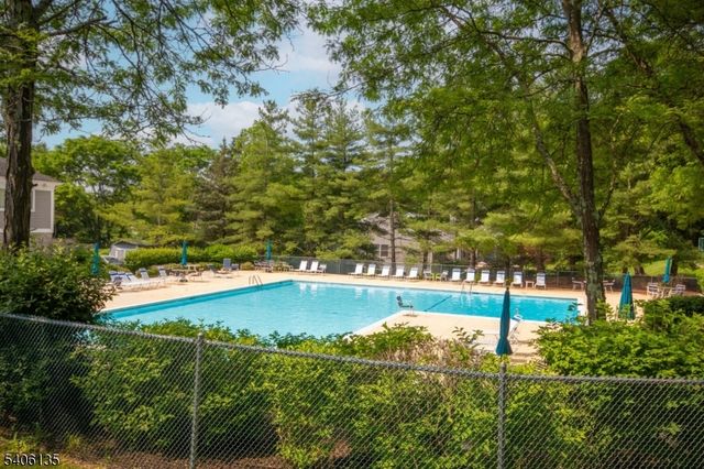 18 Mountain View Ct, Hardyston Twp., NJ 07419