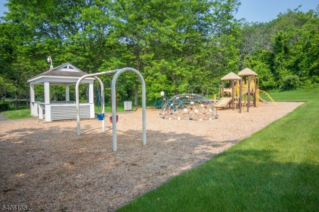 18 Mountain View Ct, Hardyston Twp., NJ 07419