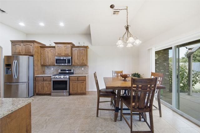8409 N 77 East Avenue, Owasso, OK 74055