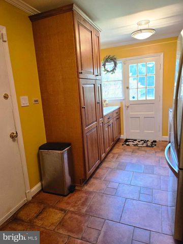 10810 BURBANK DR, Potomac, MD 20854