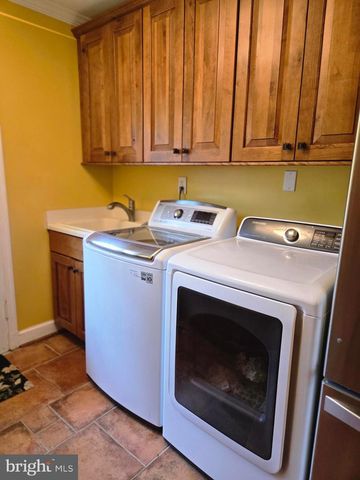 10810 BURBANK DR, Potomac, MD 20854