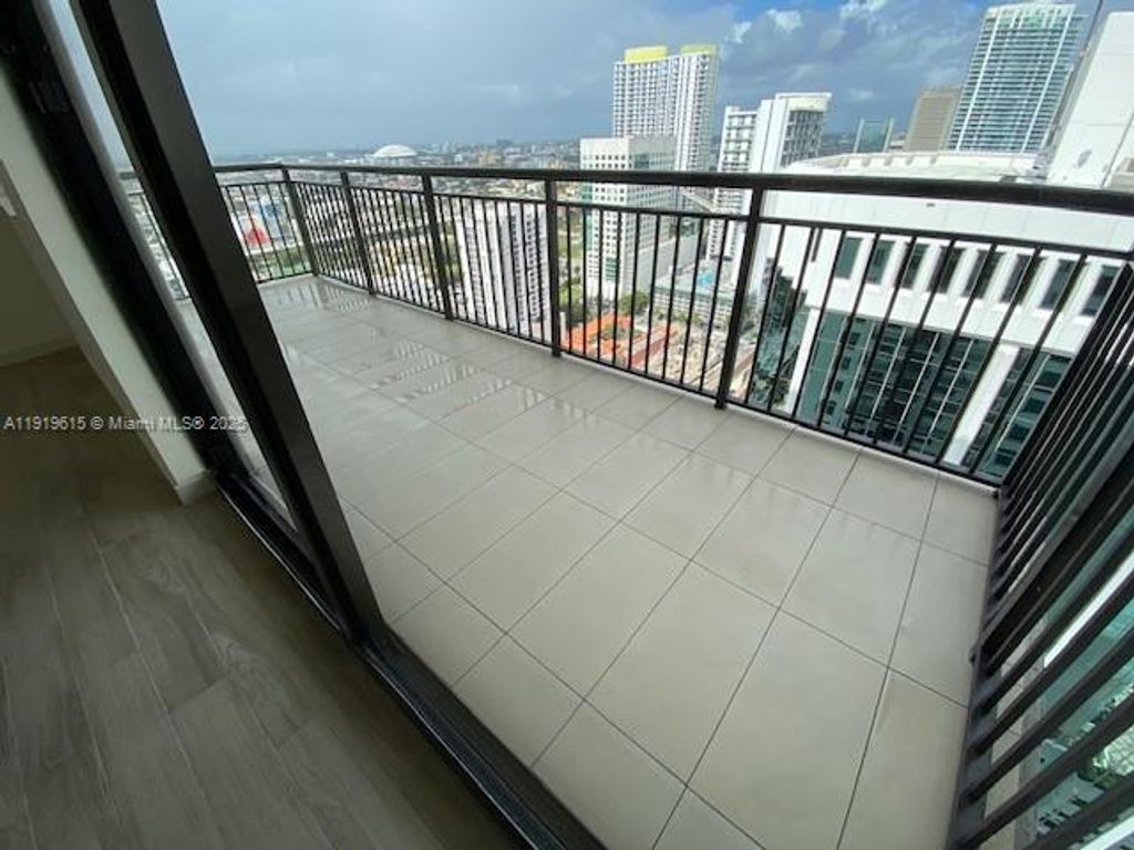 999 SW 1 AV 3214, Miami, FL 33130