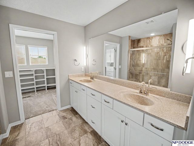 16911 Cary Street, Omaha, NE 68136