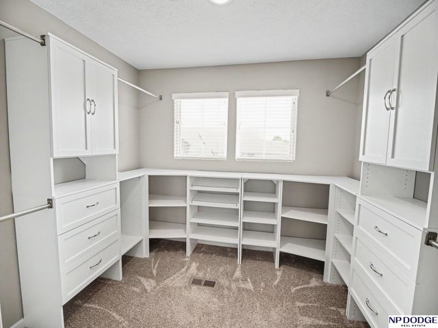 16911 Cary Street, Omaha, NE 68136