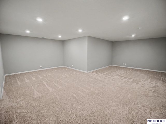 16911 Cary Street, Omaha, NE 68136