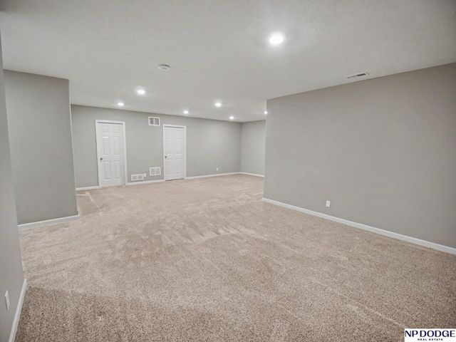 16911 Cary Street, Omaha, NE 68136