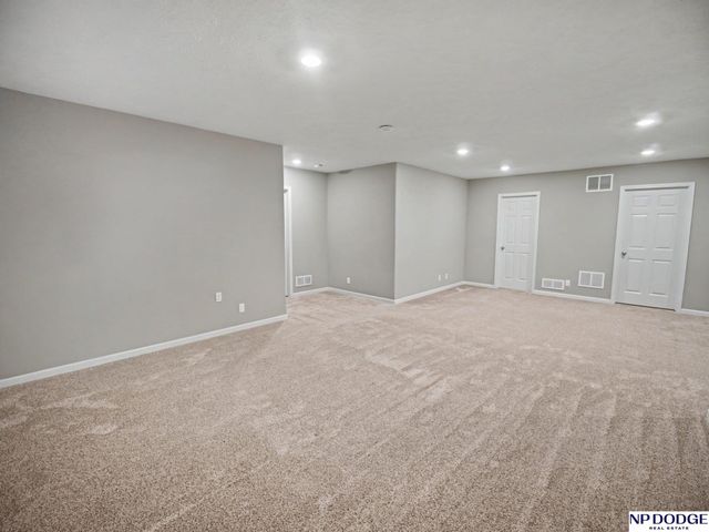 16911 Cary Street, Omaha, NE 68136