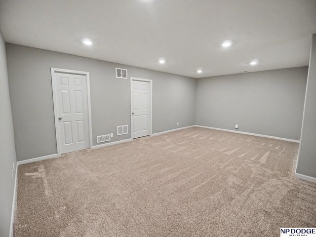16911 Cary Street, Omaha, NE 68136
