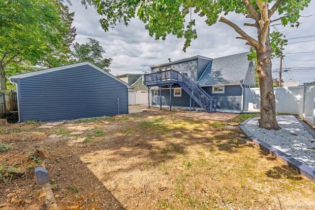 27 Park Lane, Bethpage, NY 11714