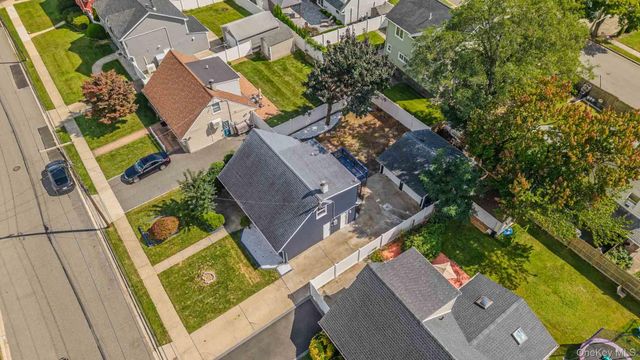 27 Park Lane, Bethpage, NY 11714