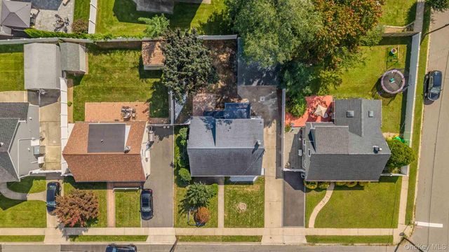 27 Park Lane, Bethpage, NY 11714