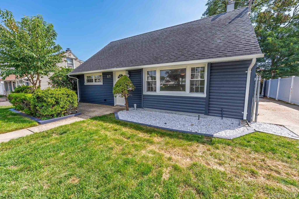 27 Park Lane, Bethpage, NY 11714 — photo 2