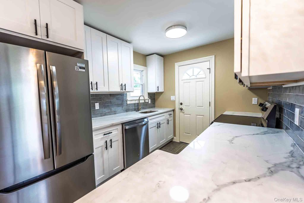 27 Park Lane, Bethpage, NY 11714 — photo 5