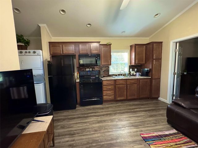 1760 County Road 215, Weimar, TX 78962