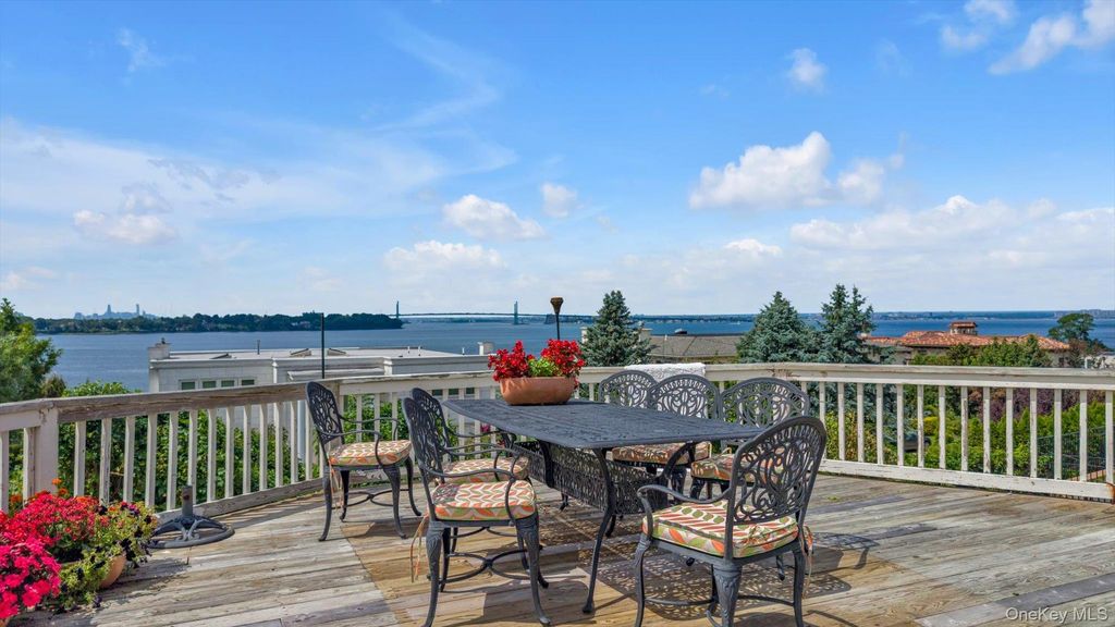 120 Gristmill Lane, Great Neck, NY 11023 — photo 3