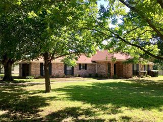 1225 Lois Lane, Oak Grove, TX 75142