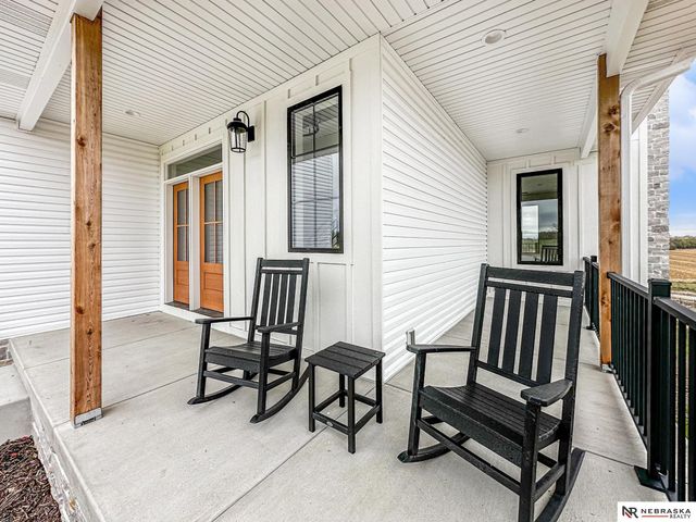 19720 Long View Lane, Hickman, NE 68372
