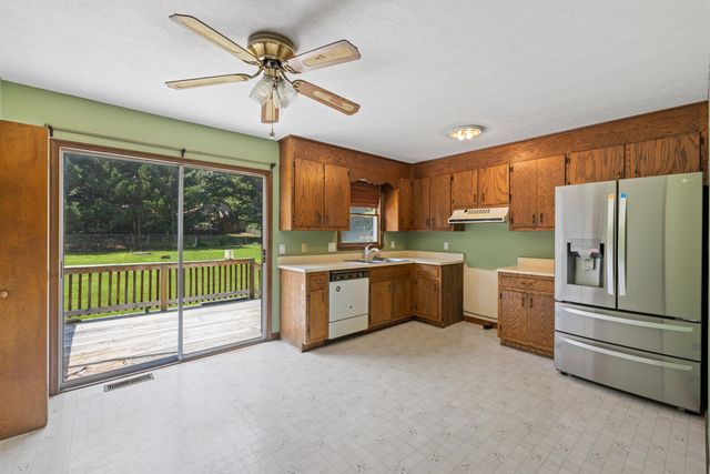 57 GREENBRIAR LN, Stuarts Draft, VA 24477