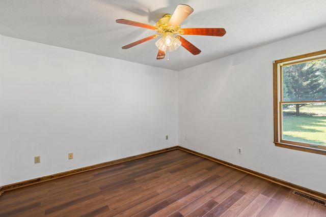 57 GREENBRIAR LN, Stuarts Draft, VA 24477